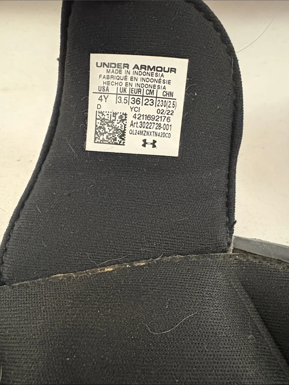 Under Armour Slides Boys Sz 4Y 4D‎ Foam Black White Sandals